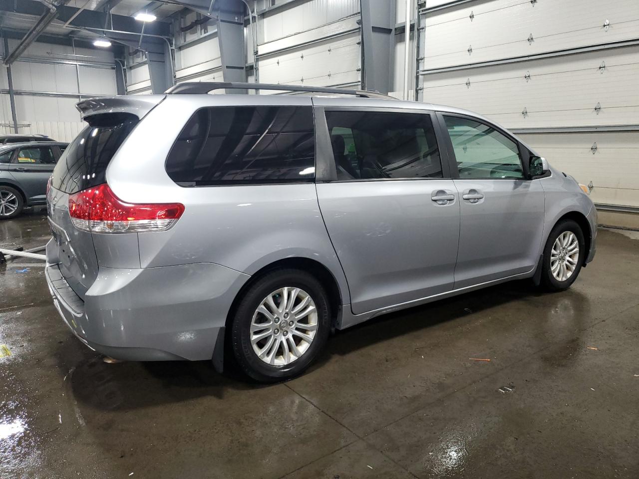 Lot #2895572617 2011 TOYOTA SIENNA XLE