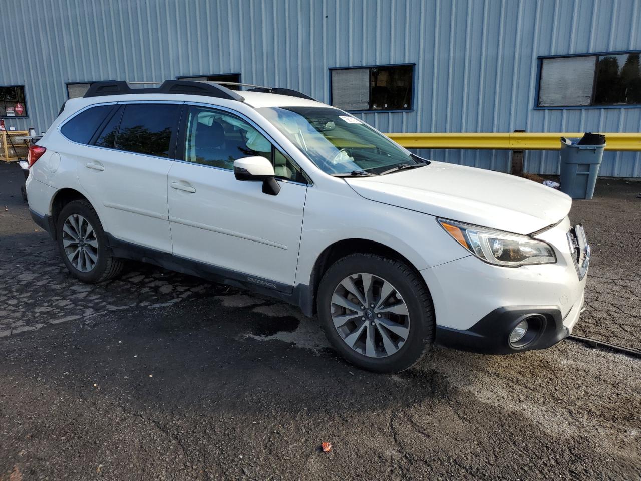 Lot #2989132611 2015 SUBARU OUTBACK 2.