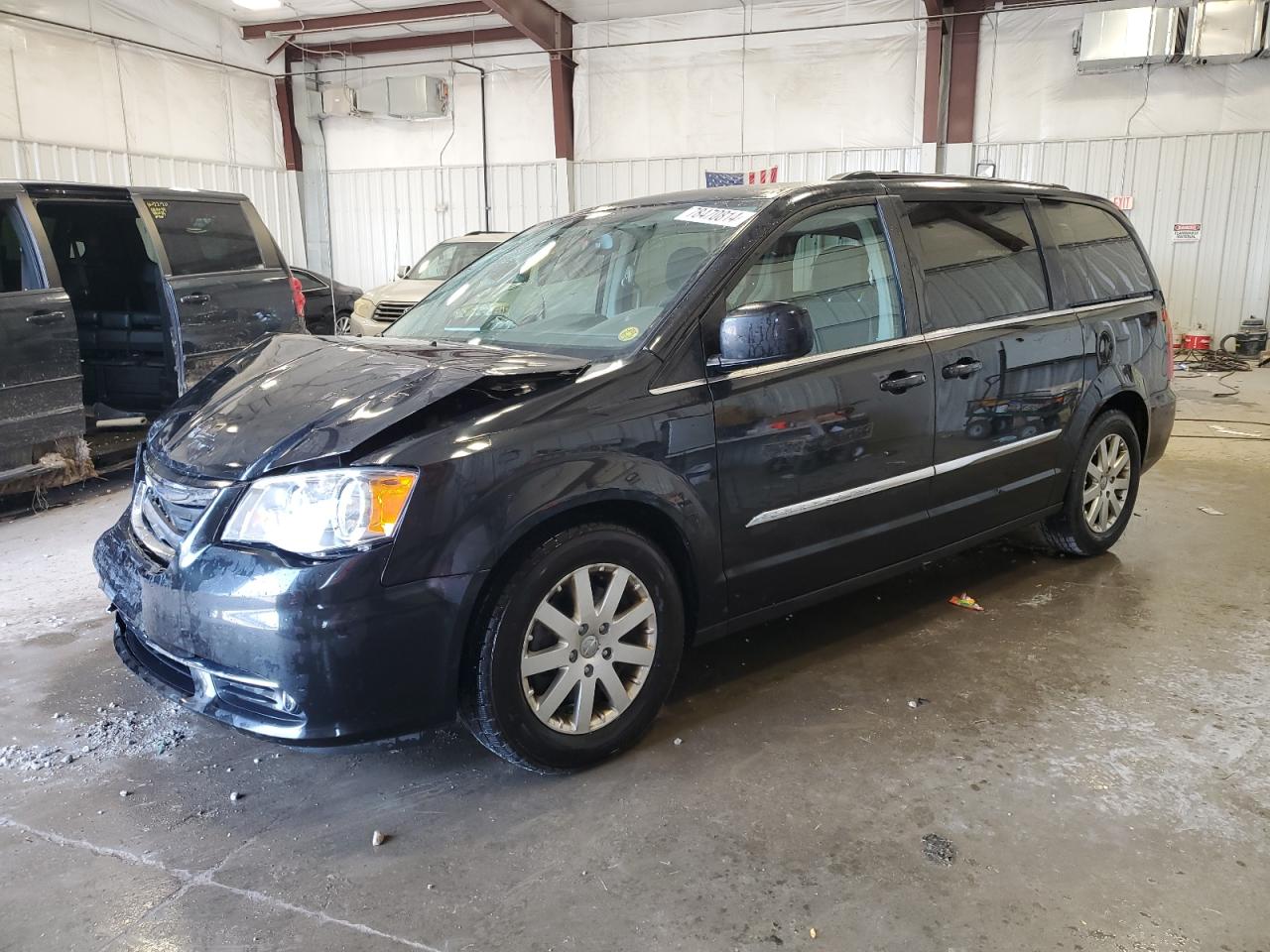 Lot #2955403769 2016 CHRYSLER TOWN & COU