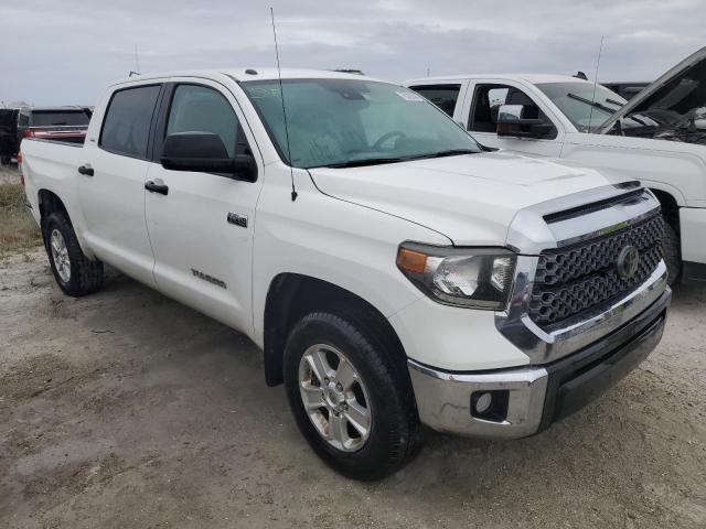 VIN 5TFDW5F10JX685915 2018 Toyota Tundra, Crewmax Sr5 no.4