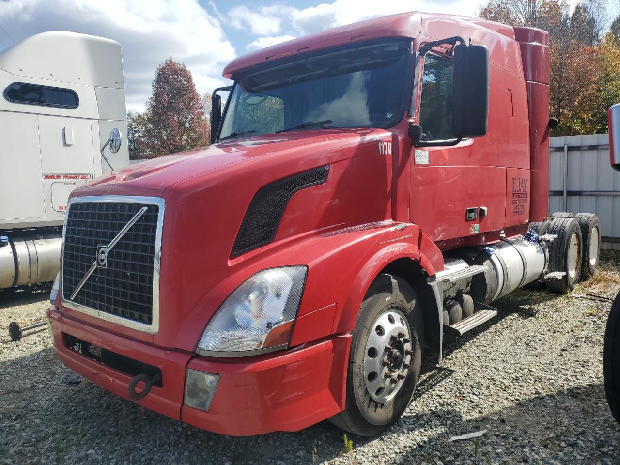 Lot #2935577107 2011 VOLVO VN VNL