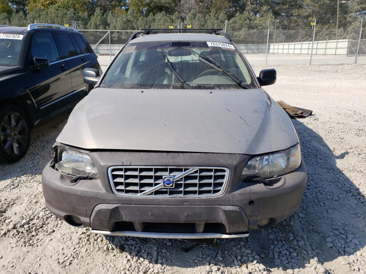 Lot #2943221446 2002 VOLVO V70 XC