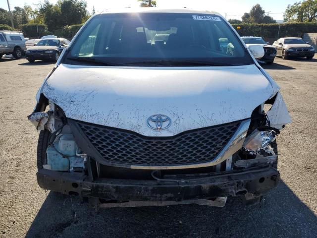 VIN 5TDXZ3DC5HS805429 2017 Toyota Sienna, SE no.5