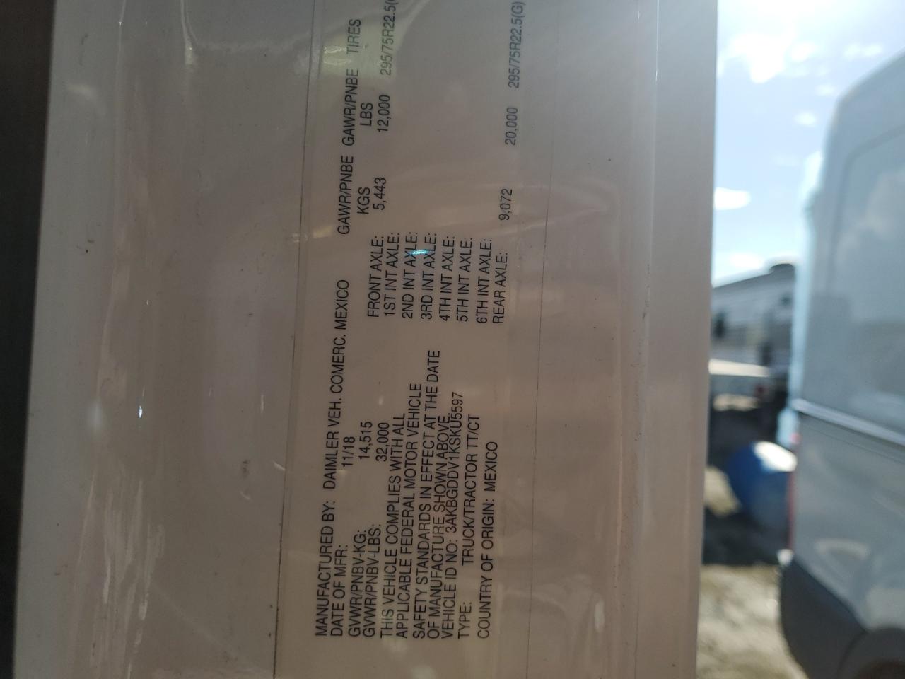 Lot #3315937142 2019 FREIGHTLINER CASCADIA 1