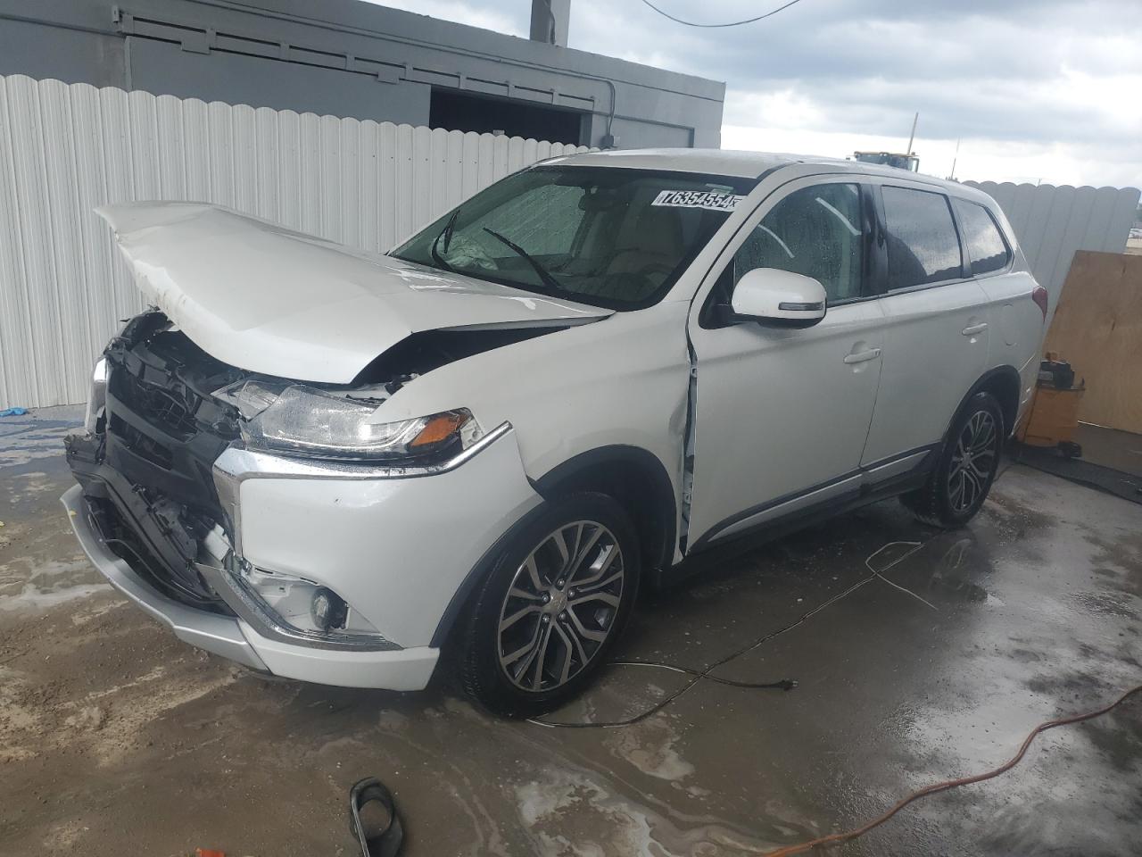 Mitsubishi Outlander 2018 Medium