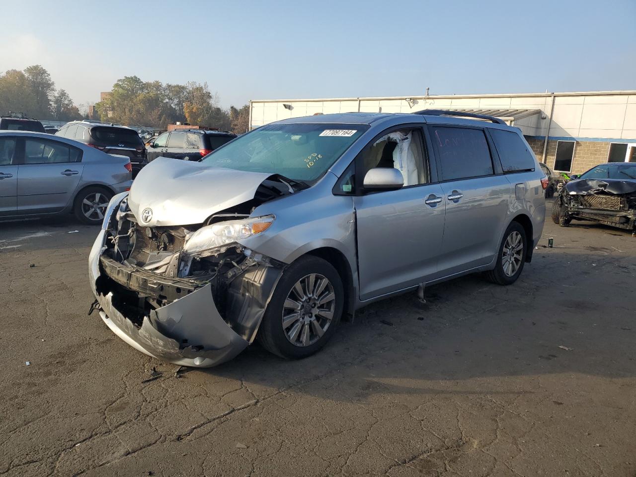  Salvage Toyota Sienna