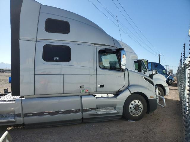 2020 VOLVO VN VNL #2945121694