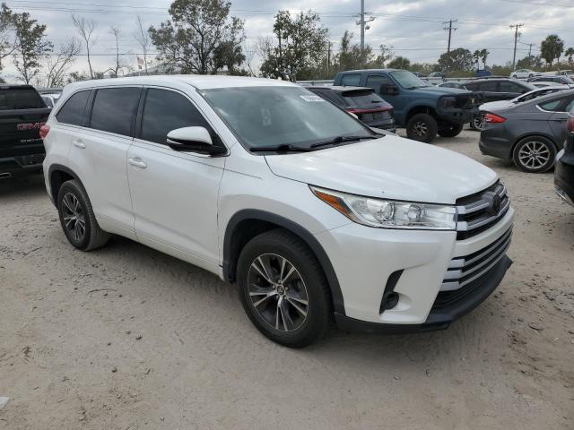 VIN 5TDZARFH4JS038917 2018 Toyota Highlander, LE no.4