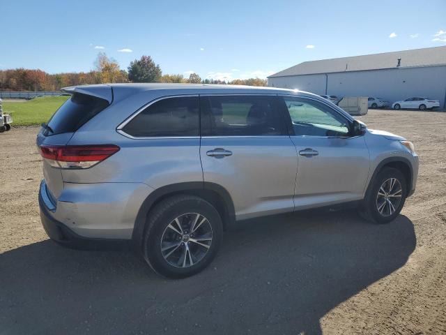 VIN 5TDZARFH5KS061110 2019 Toyota Highlander, LE no.3