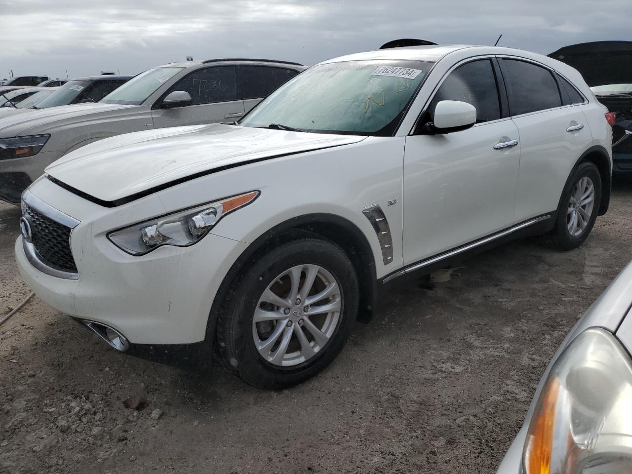 INFINITI QX70 2017 white  gas JN8CS1MU7HM140582 photo #1