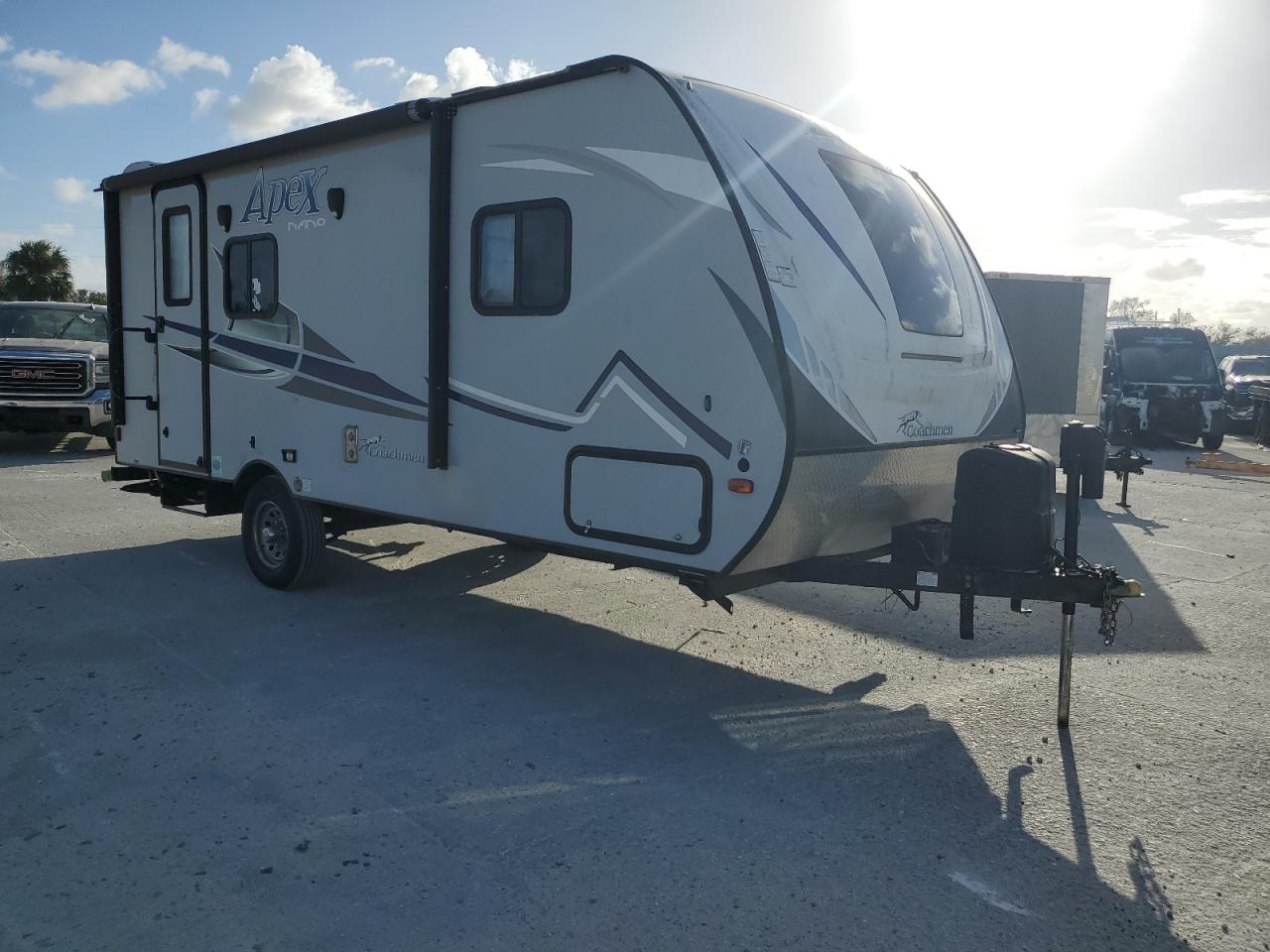 Forest River Coachmen Apex 2018 