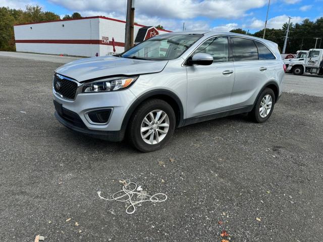 VIN 5XYPG4A30HG261581 2017 KIA Sorento, LX no.2