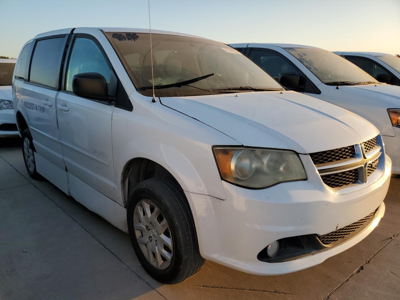 Lot #2925443438 2017 DODGE GRAND CARA