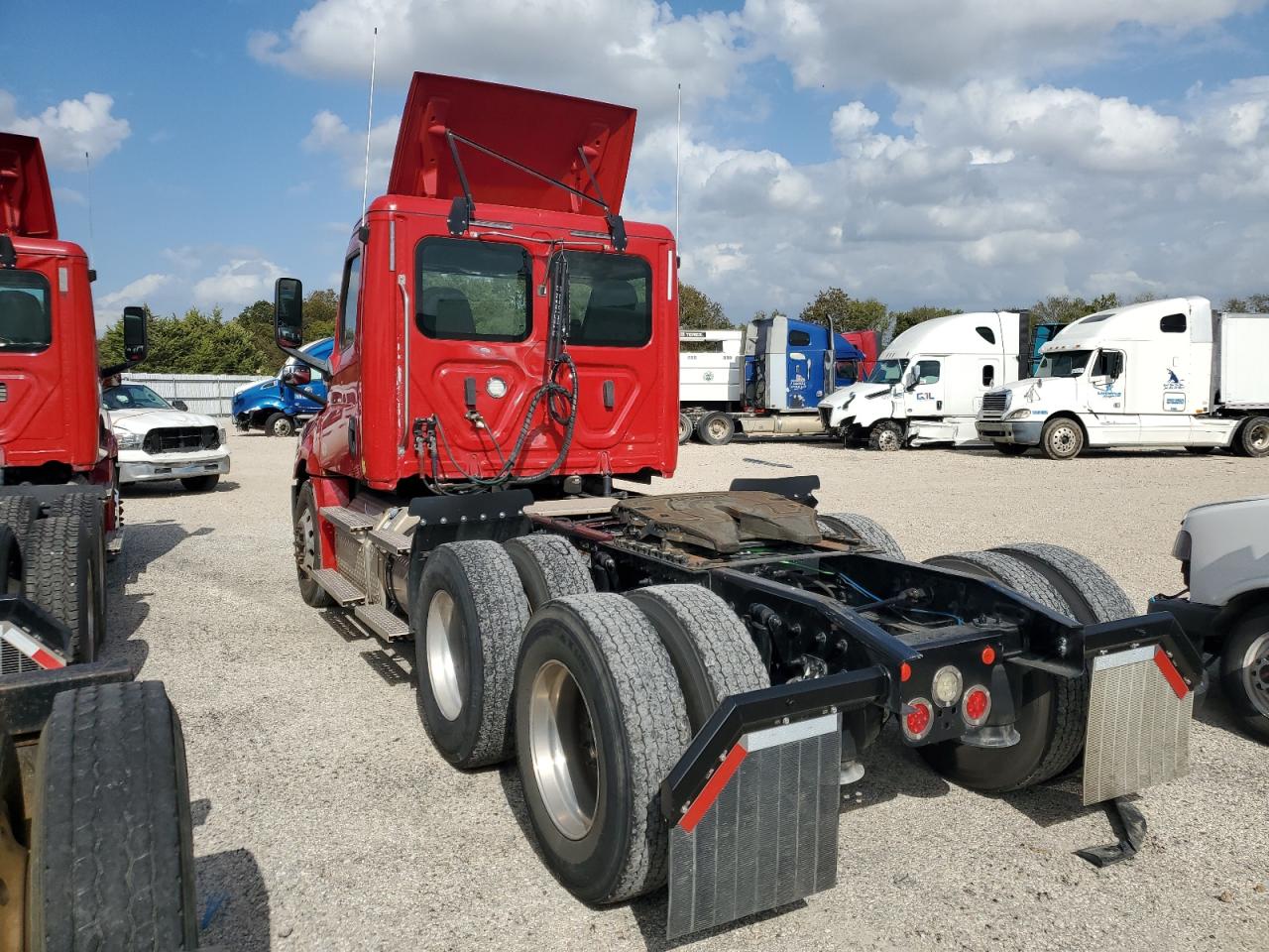 Lot #2945031881 2020 FREIGHTLINER CASCADIA 1