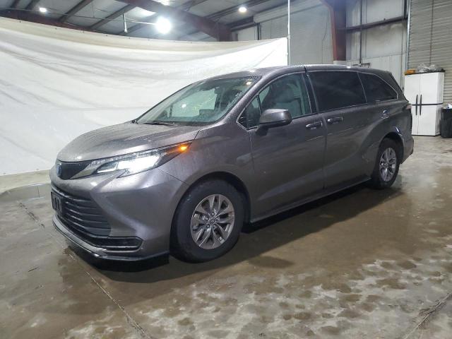 VIN 5TDKRKEC0NS115540 2022 Toyota Sienna, LE no.1