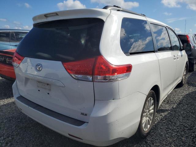 VIN 5TDYK3DC3DS361308 2013 Toyota Sienna, Xle no.3