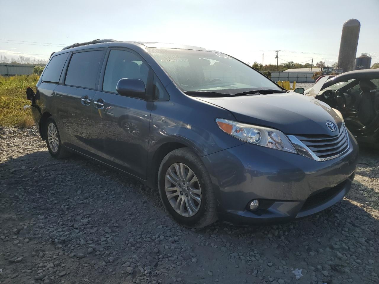 Lot #2953130664 2015 TOYOTA SIENNA XLE