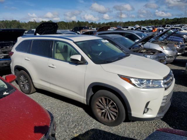 VIN 5TDKZRFH7HS523427 2017 Toyota Highlander, SE no.4