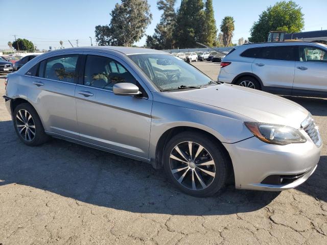 VIN 1C3CCBBG6DN699934 2013 Chrysler 200, Touring no.4