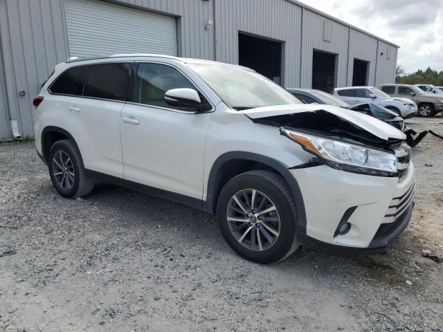 VIN 5TDKZRFH7KS342206 2019 Toyota Highlander, SE no.4