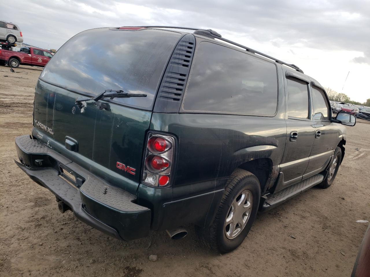 GMC DENALI XL 2002 green 4dr spor gas 1GKFK66U62J143375 photo #4