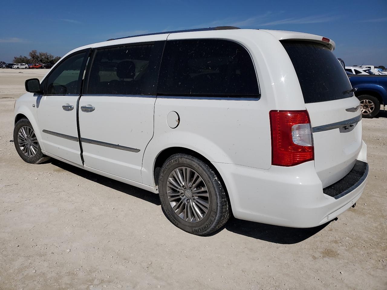 Lot #2936223978 2014 CHRYSLER TOWN & COU