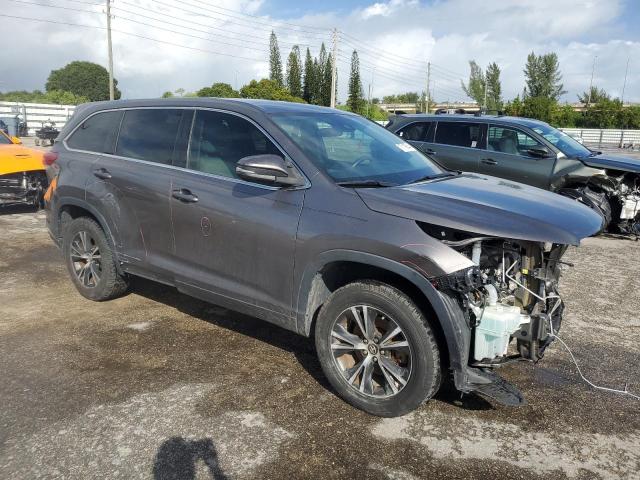 VIN 5TDZARFH6JS041348 2018 Toyota Highlander, LE no.4