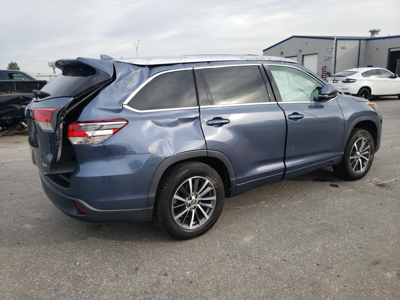 Lot #2921523704 2017 TOYOTA HIGHLANDER