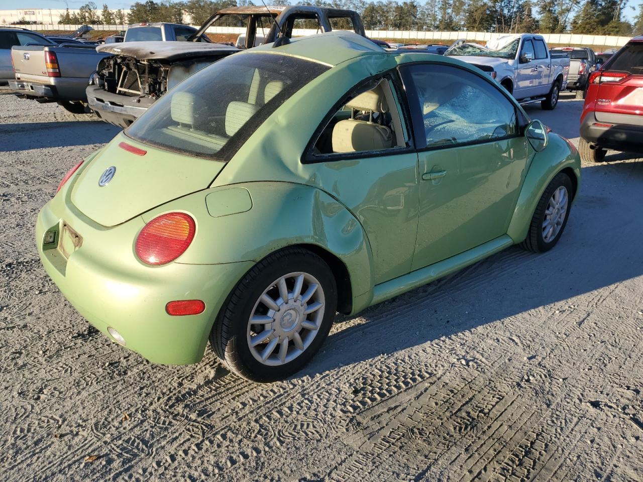 Lot #2926124758 2005 VOLKSWAGEN NEW BEETLE