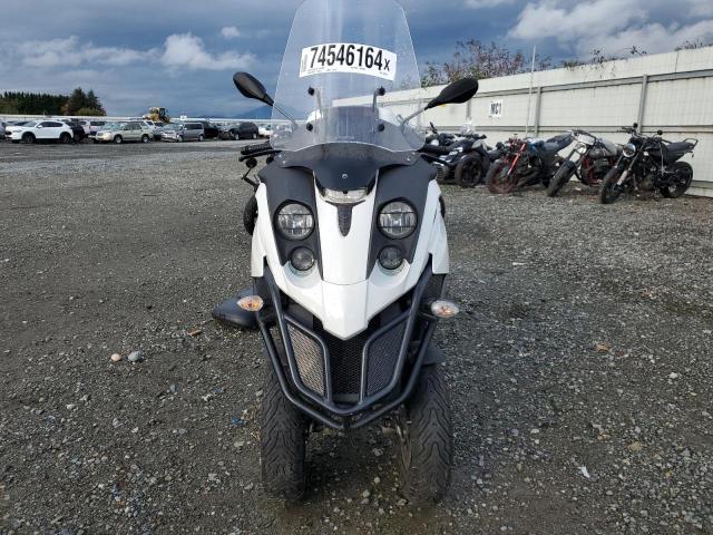 PIAGGIO MP3 500 2009 white motor sc gas ZAPM610X095001523 photo #3