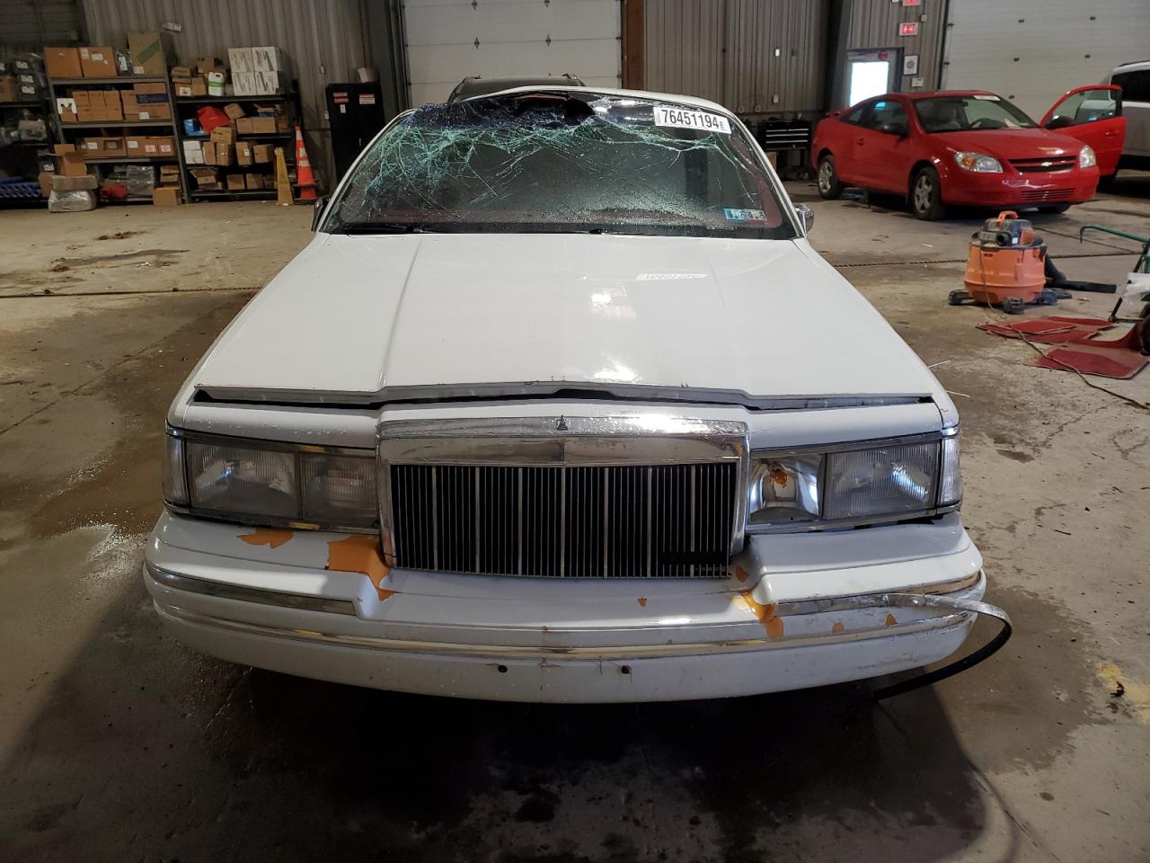 Lot #2988192989 1991 LINCOLN TOWN CAR E