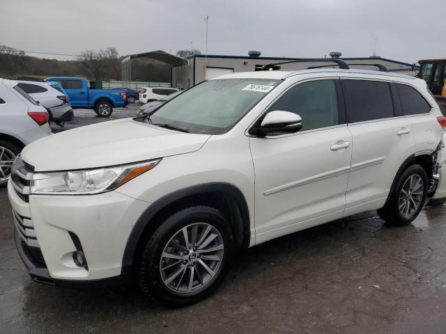 VIN 5TDKZRFH1HS507790 2017 Toyota Highlander, SE no.1