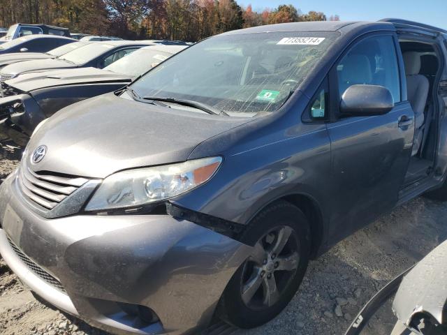 TOYOTA SIENNA LE