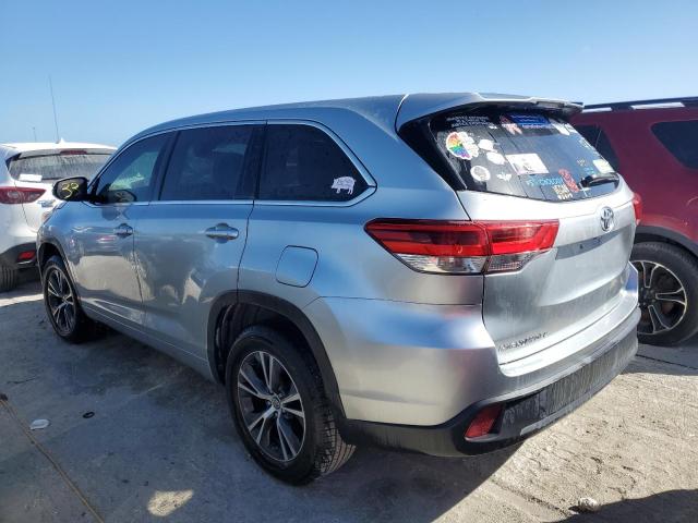 VIN 5TDZARFH2JS040357 2018 Toyota Highlander, LE no.2