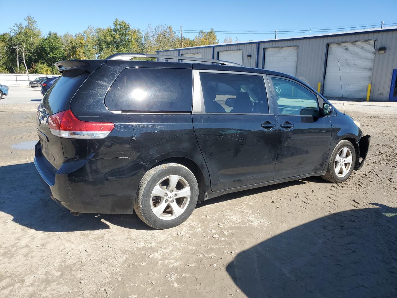 Lot #3033037987 2011 TOYOTA SIENNA LE