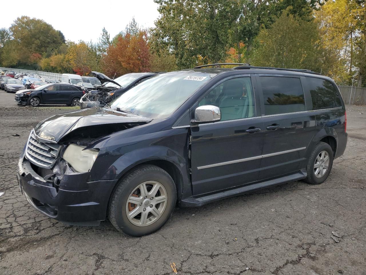 Lot #3004300719 2010 CHRYSLER TOWN & COU