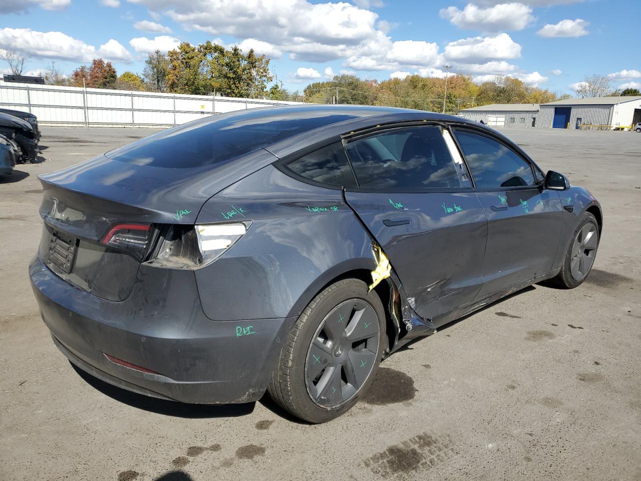 Lot #2986909076 2022 TESLA MODEL 3