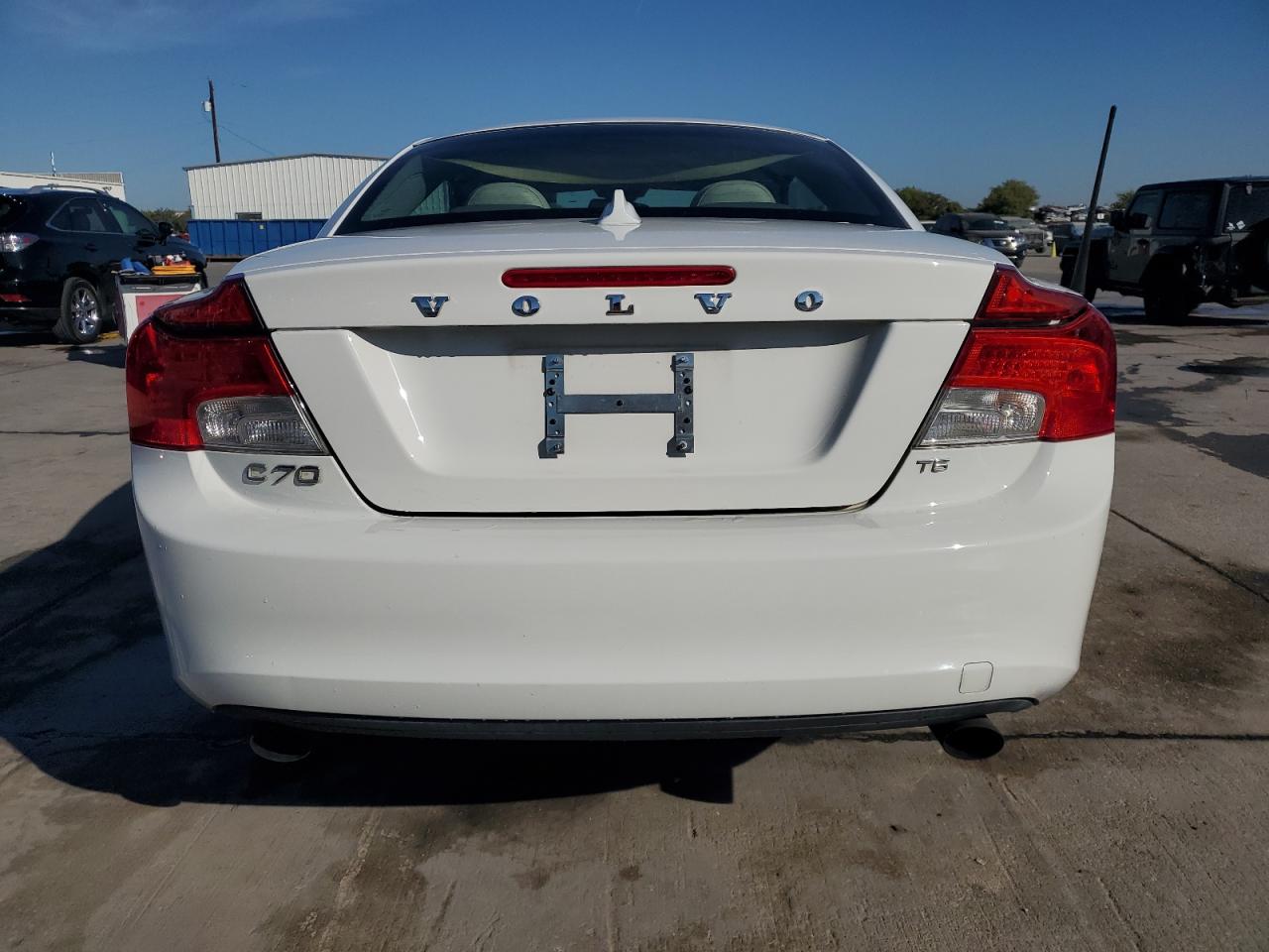 Lot #2938266691 2011 VOLVO C70 T5