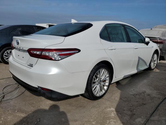 VIN 4T1B21HK5KU515369 2019 Toyota Camry, Hybrid no.3