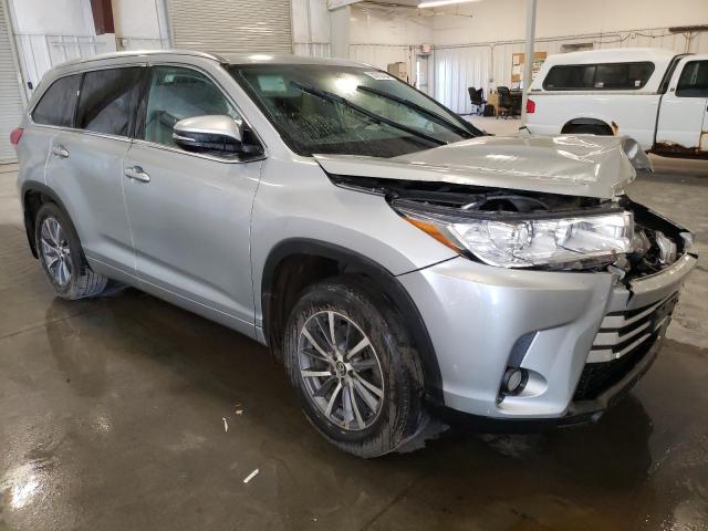 VIN 5TDJZRFH0JS892387 2018 Toyota Highlander, SE no.4