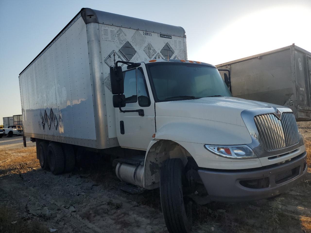 Lot #2895463938 2014 INTERNATIONAL 4000 4400