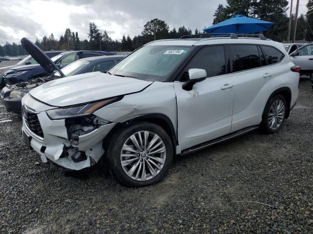 VIN 5TDFZRBH3NS235519 2022 Toyota Highlander, Platinum no.1