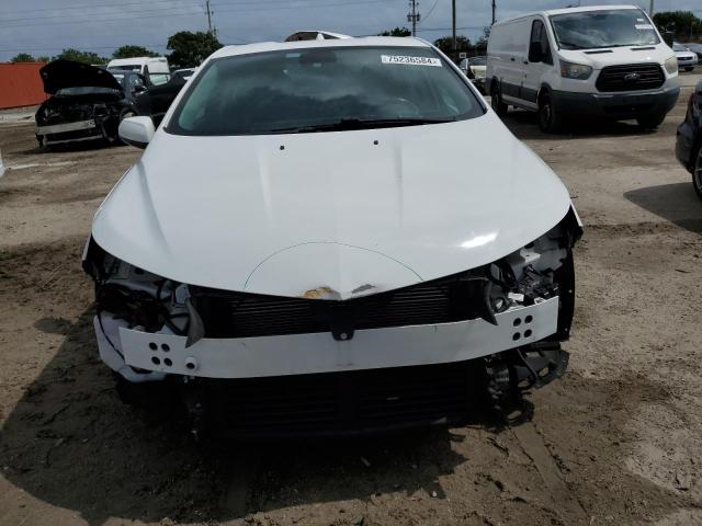 VIN 1G1RA6S5XHU110227 2017 Chevrolet Volt, LT no.5