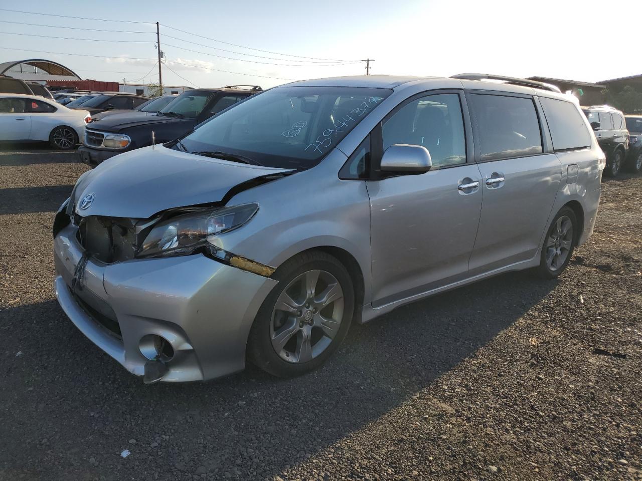  Salvage Toyota Sienna