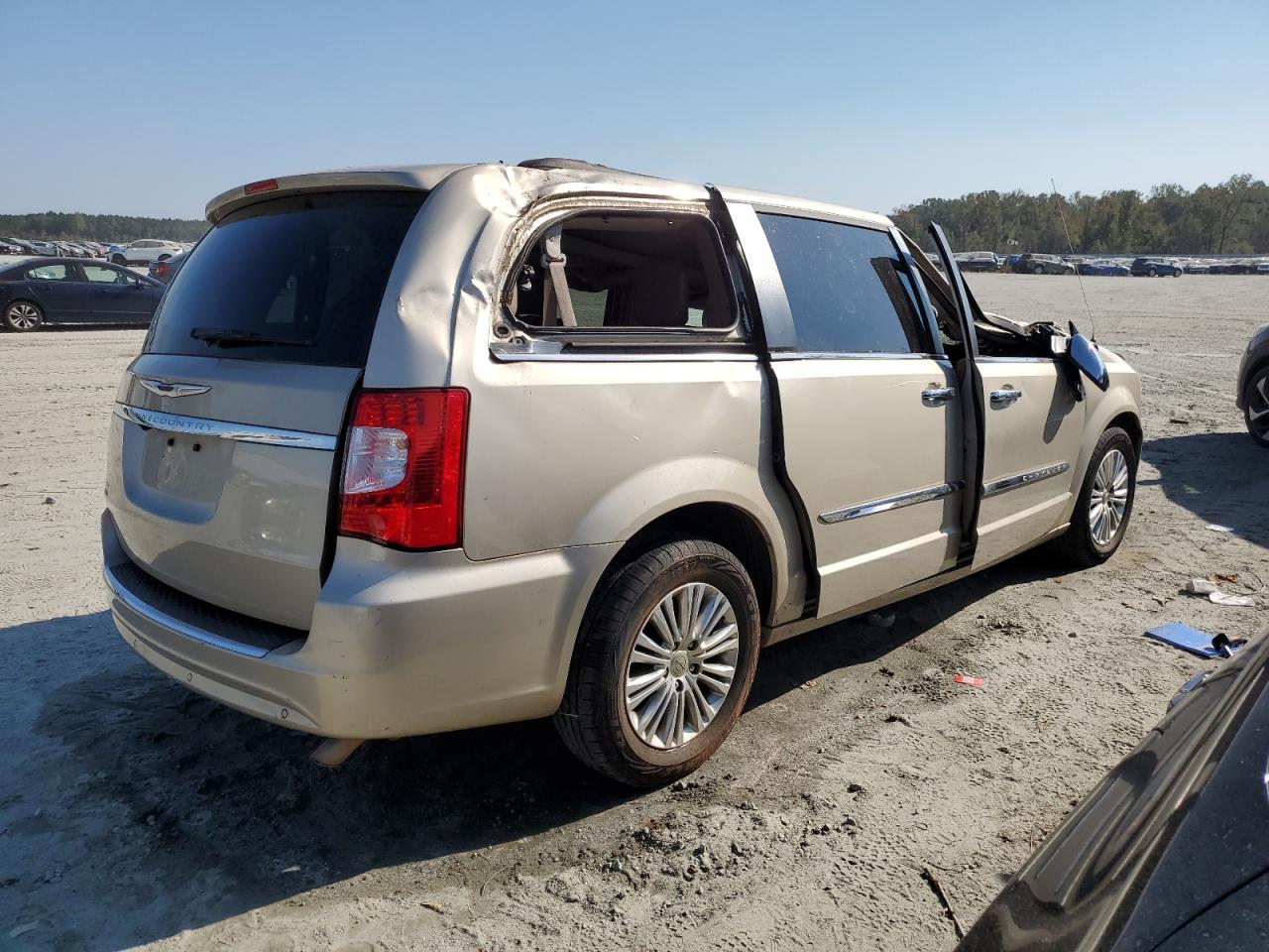 Lot #2940791300 2013 CHRYSLER TOWN & COU