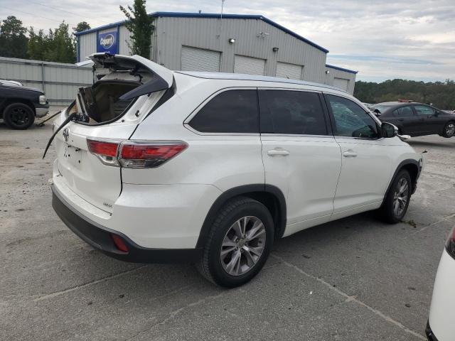 VIN 5TDKKRFHXFS109625 2015 Toyota Highlander, Xle no.3