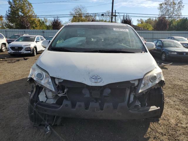 VIN 5TDYK3DC1ES465040 2014 Toyota Sienna, Xle no.5