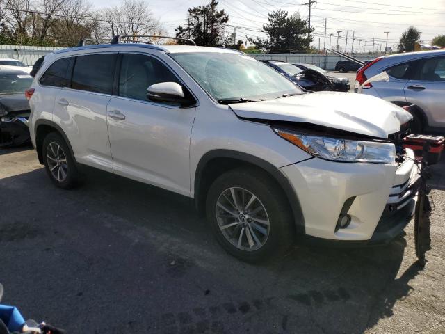 VIN 5TDJZRFH2KS597941 2019 Toyota Highlander, SE no.4