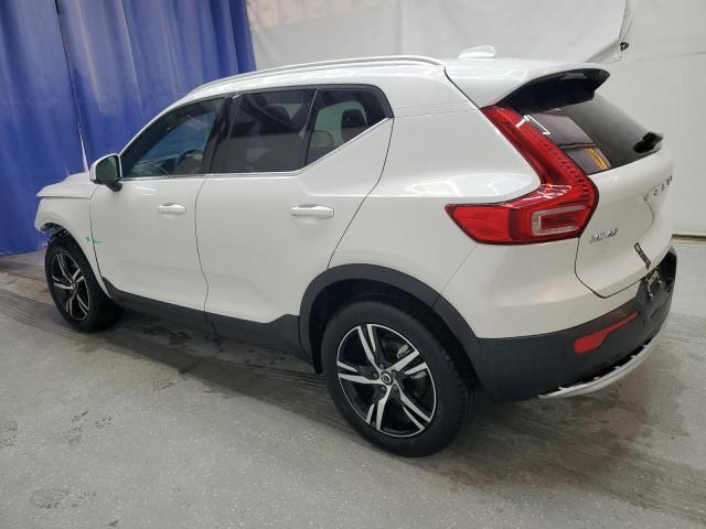 VOLVO XC40 CORE 2025 white  gas YV4L12UJ3S2473842 photo #3