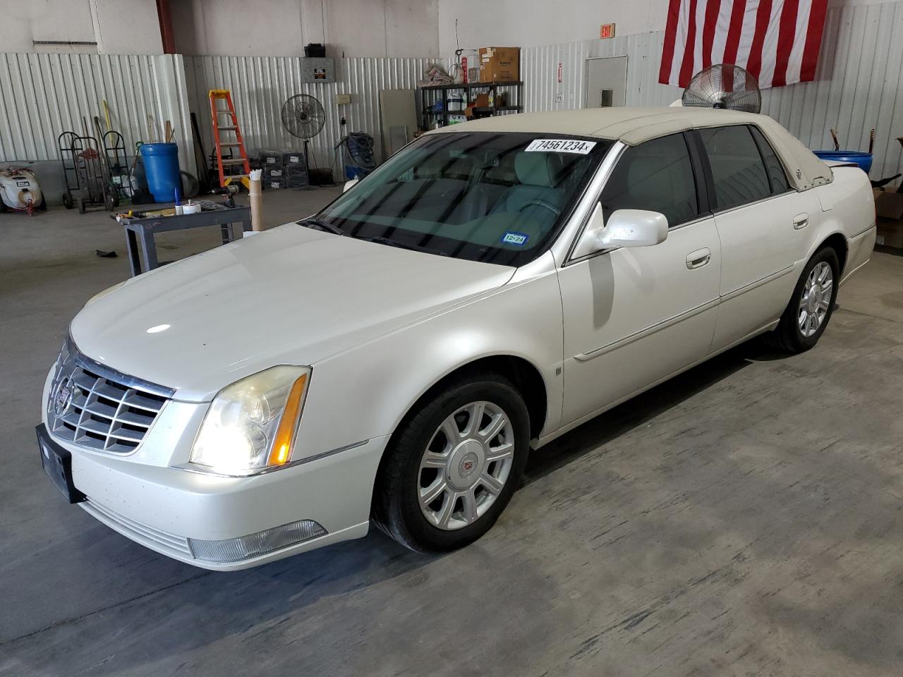 Cadillac DTS 2010 Base